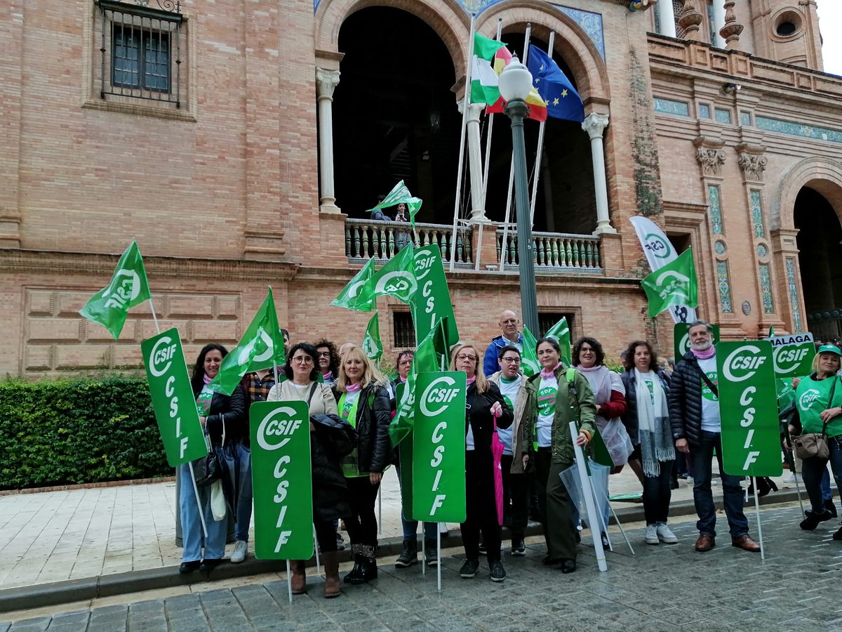 CSIFCordoba's tweet photo. 🗣️¡C1 ya para las TCAE!   

Delegados y delegadas de CSIF Córdoba acuden a Sevilla para unirse a la manifestación en la que reclamamos la actualización de funciones y la reclasificación del personal técnico en cuidados auxiliares de enfermería   

#CSIFconlasTCAE https://t.co/MeKzv0hOPJ