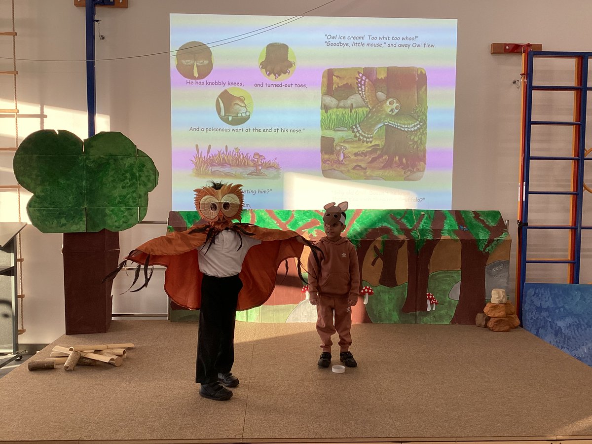 olive__preston's tweet photo. Year 1 children delivered fabulous class assemblies in front of their parents. So proud of our amazing children! Well done to all! #ClassAssemblies #Confidence #Drama #TheGruffalo #Stories #BringingLearningToLife #Teamwork #Ambition #WeAreSTAR https://t.co/BjPQ2Xl6Sq