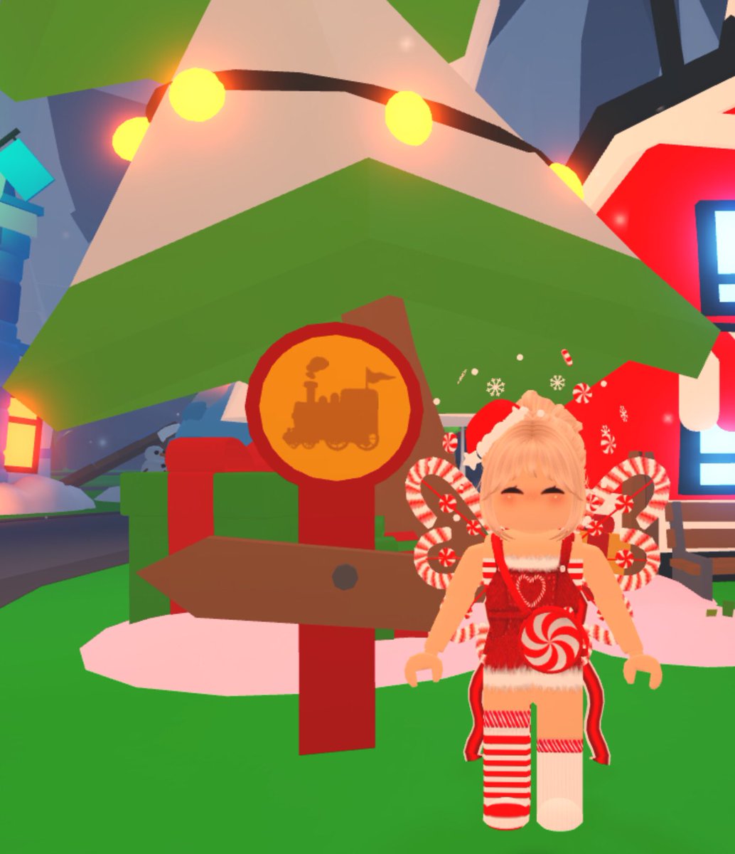 MoonKeathley's tweet photo. I LOVE THE NEW XMAS UPDATE 🎄 https://t.co/Yc4C5gpZB7