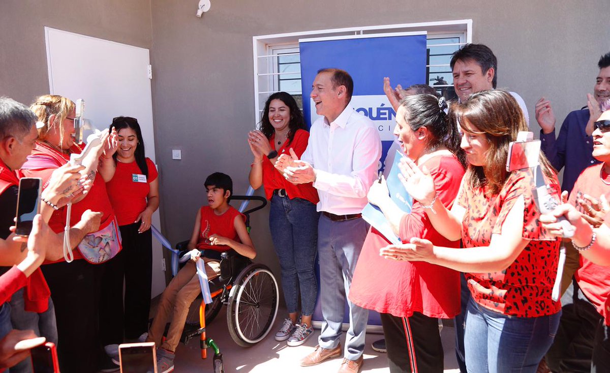 OmarGutierrezOk's tweet image. Comparto la alegría de las
🏘 53 familias que hoy recibieron su vivienda
📍en el barrio Z1 de Neuquén capital.
¡Felicitaciones a las y los adjudicatarios que cierran el año estrenando su casa propia! 👏
#JuntosPodemosMás