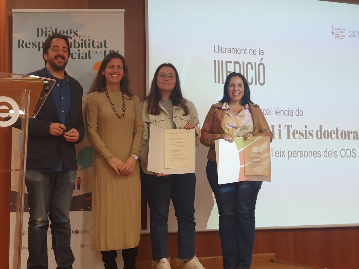 Sostenible_UV's tweet photo. Entrega de la IV edició dels premis TFG, TFM i Tesi Doctoral del eix de persones dels ODS de las Càtedra de Cooperació i Desenvolupament Sostenible de la UV. En directe ara en ADEIT https://t.co/1K3zuBEGvR https://t.co/UFD6ZZbMh6