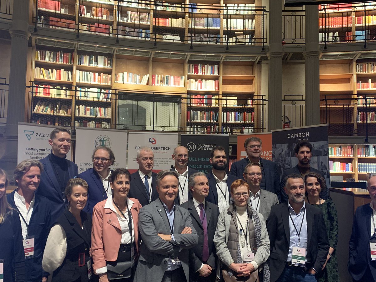 NicolasDufourcq's tweet photo. Soirée #FranceDeeptech à @LaBnF Richelieu : très bel événement avec tous les acteurs de l'écosystème !
Le lancement d'un tel mouvement, on en a rêvé, franchement. Les universités, les labos, les entrepreneurs, le Ministère @Sup_Recherche, les investisseurs, @Bpifrance et @Paul_F_Fournier, tous ensemble pour booster notre #deeptech.
Avec ça, on peut changer la donne et faire vraiment atterrir la science française dans l'économie !
