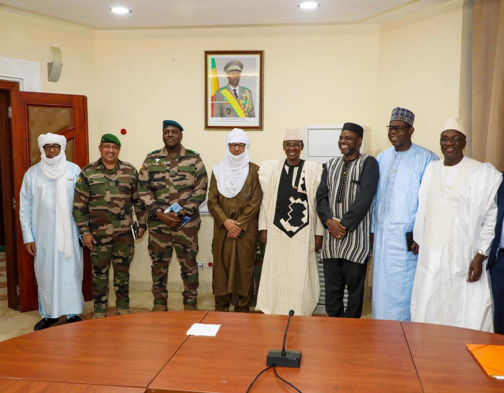 Le général Alhadji Ag Gamou🇲🇱🏅 est prêt pour le défi qui l'attend. Soyez sûr, il l'a toujours relevé, comme en témoigne l'opération Djiguitugu. Force au général! #Détermination #OpérationDjiguitugu
#MaliDemain #FierDuMali