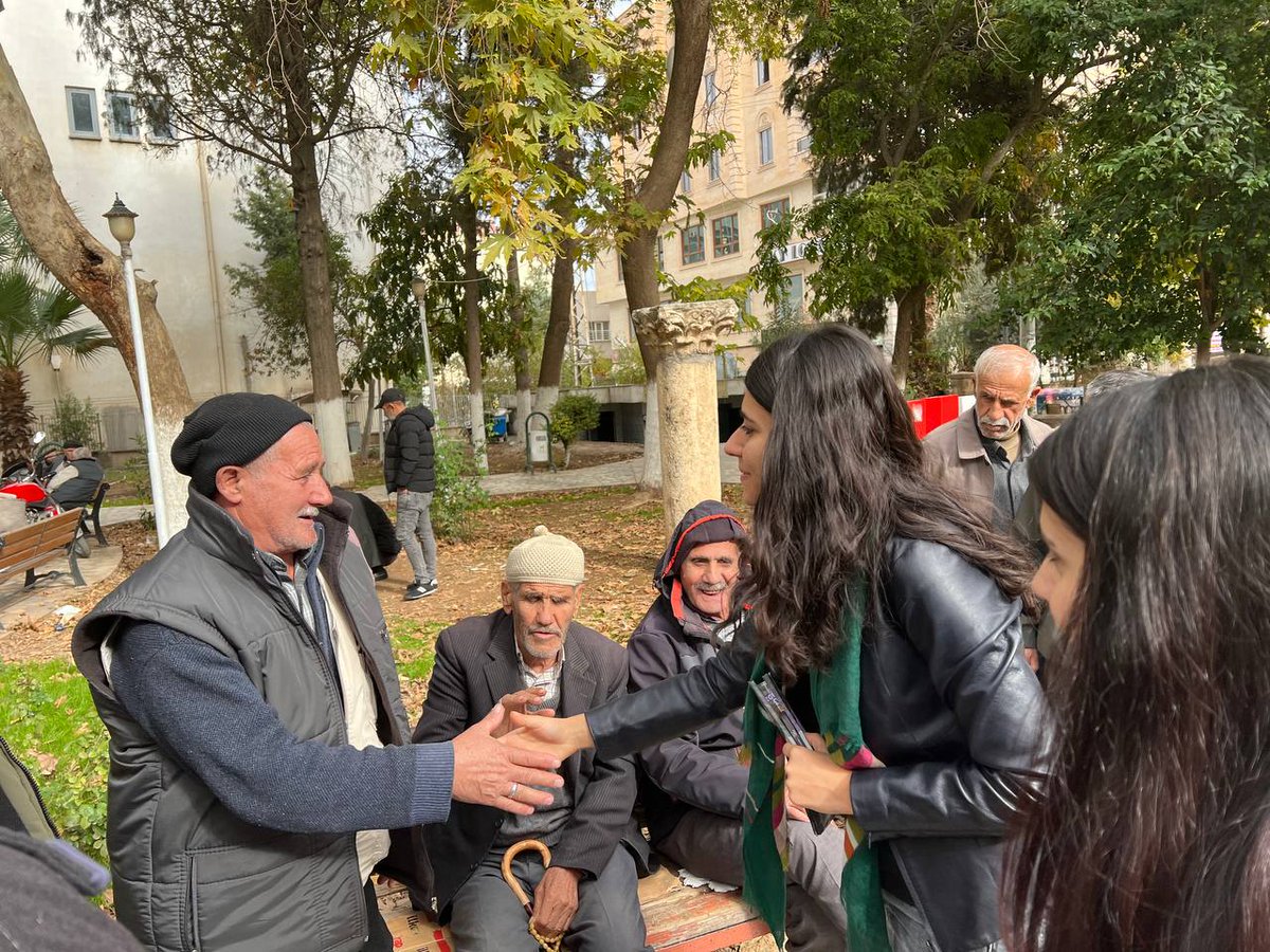 BeritanGns's tweet photo. Me îro li Nisêbîne gelê xwe ye welatparêz dawetî Kongre ya  Partiya Gelan a Wekhevî û Demokrasiyê ya Mêrdînê kir.

Gava em di nav gelê xwe de bin bawerî û hêvîya me mezin dibe!

@MerdinHedep @HEDEPNisebin https://t.co/e2slY1CY39