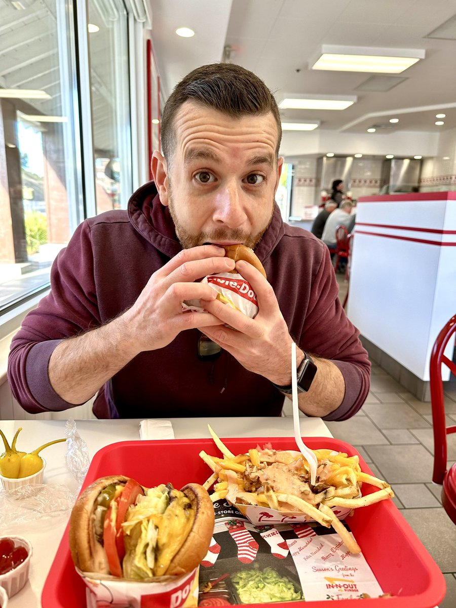 RealEstateBosse's tweet photo. After years of hearing about the legendary @innoutburger_ , I finally got to taste one! Double Double Animal Style. It did not disappoint! It lived up to the hype! 🥰🍔 https://t.co/yfUOEumcPA