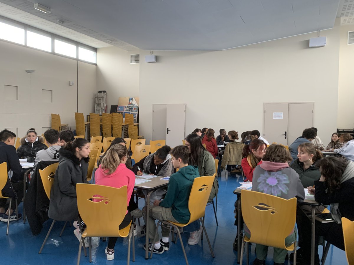 eddBakerHalimi's tweet photo. Formation des éco-délégues de @CiteRiveGauche des élèves impliqués et motivés forts de propositions 📝 atelier 1 #reductiondesdechets ♻️dans le cadre de la semaine 🇪🇺 #missionsdesecodelegues #ademe #alimentation #economie #egalites #17odd #odd4 #odd5 #odd10 #odd12 #odd16 🤝 https://t.co/znRqoEZaUr