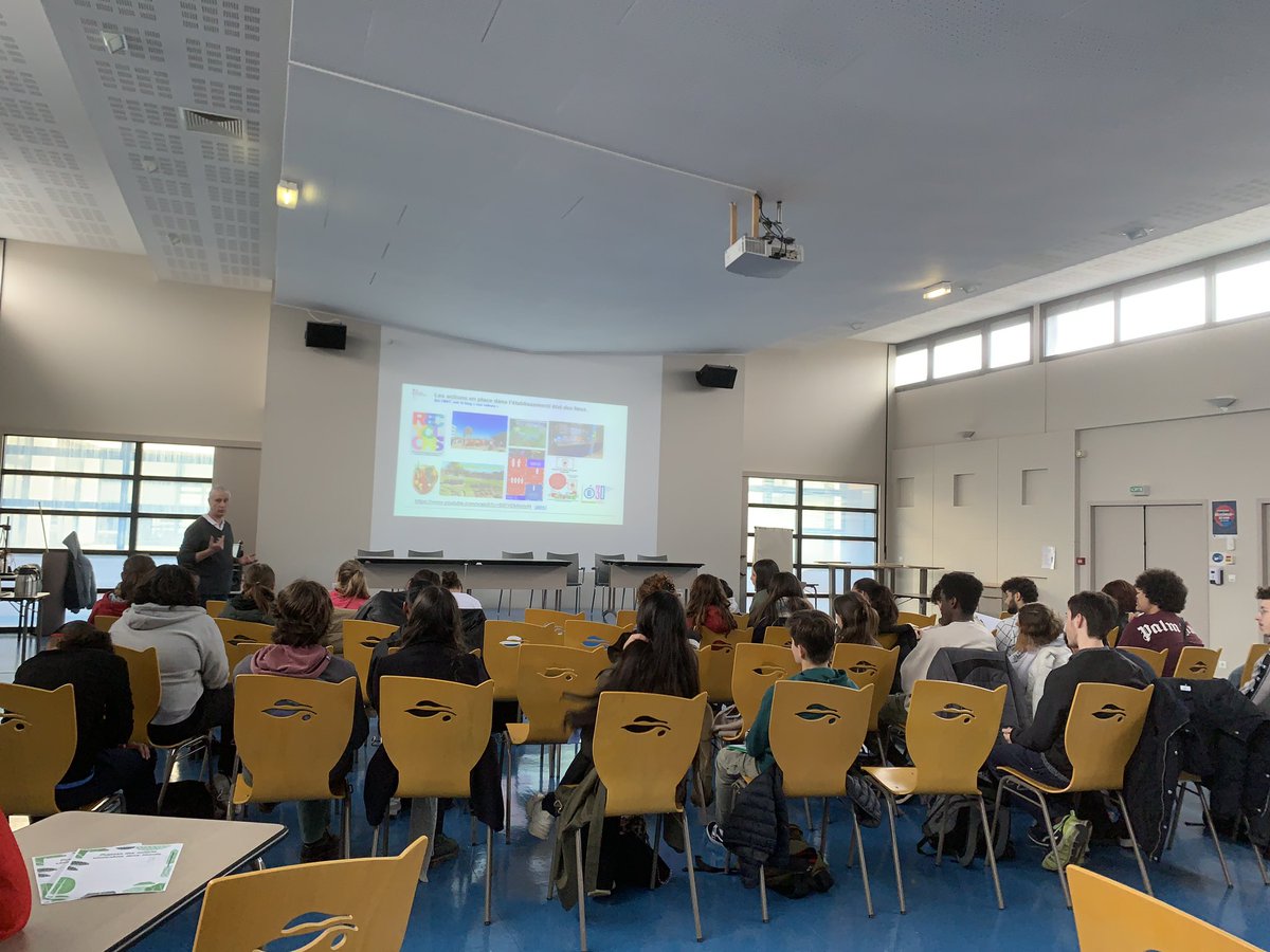 eddBakerHalimi's tweet photo. Formation des éco-délégues de @CiteRiveGauche des élèves impliqués et motivés forts de propositions 📝 atelier 1 #reductiondesdechets ♻️dans le cadre de la semaine 🇪🇺 #missionsdesecodelegues #ademe #alimentation #economie #egalites #17odd #odd4 #odd5 #odd10 #odd12 #odd16 🤝 https://t.co/znRqoEZaUr