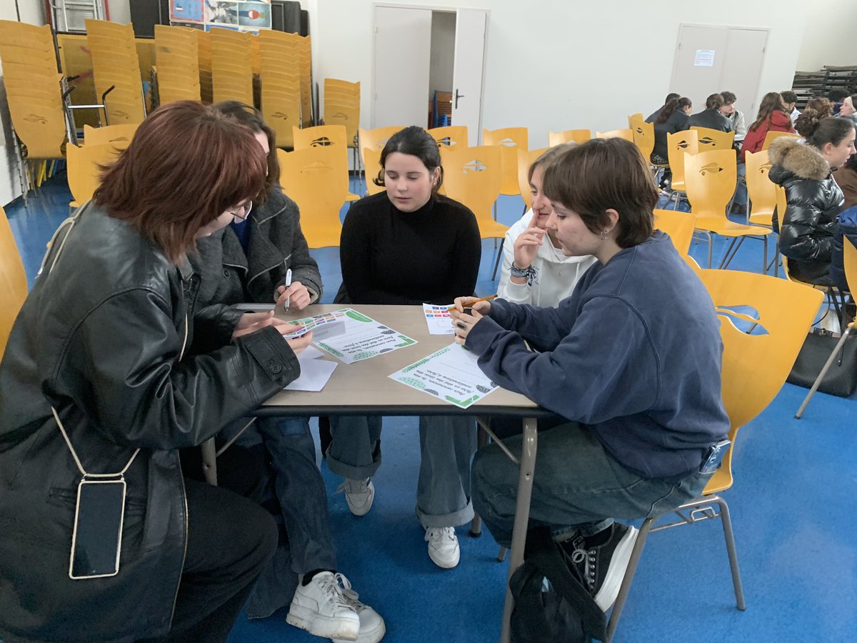eddBakerHalimi's tweet photo. Formation des éco-délégues de @CiteRiveGauche des élèves impliqués et motivés forts de propositions 📝 atelier 1 #reductiondesdechets ♻️dans le cadre de la semaine 🇪🇺 #missionsdesecodelegues #ademe #alimentation #economie #egalites #17odd #odd4 #odd5 #odd10 #odd12 #odd16 🤝 https://t.co/znRqoEZaUr