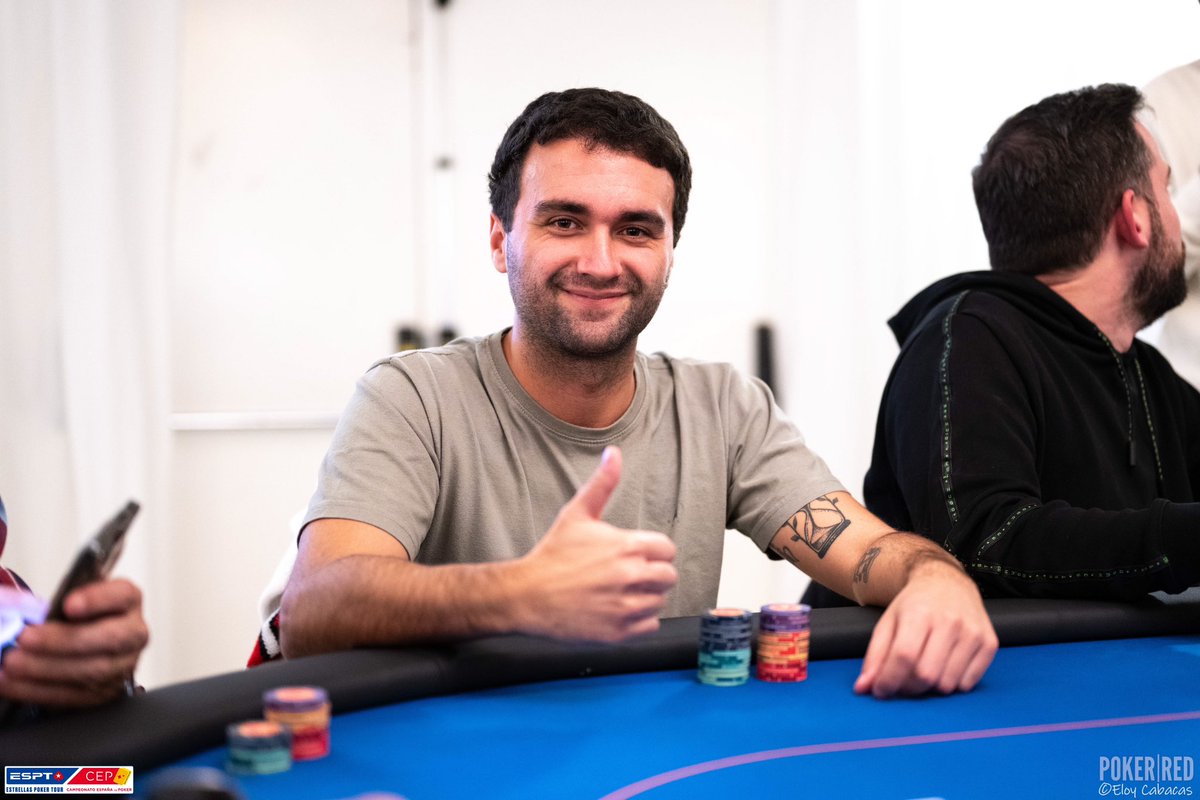 CEP_Poker's tweet photo. ♠️ #CEPPeralada - Día 1B
Llegamos al nivel 4 previo al primer descanso del día y aparece en escena el CAMPEÓN del #CEPSevilla
⭐️ @carlos8surf ⭐️
Carlos viene dispuesto a hacer back2back y ponerse en la lucha para ser CAMPEÓN de ESPAÑA de PÓKER 😉
Field : 6️⃣5️⃣/7️⃣2️⃣ (subiendo)
#YoSoyCEP @PokerStarsSpain