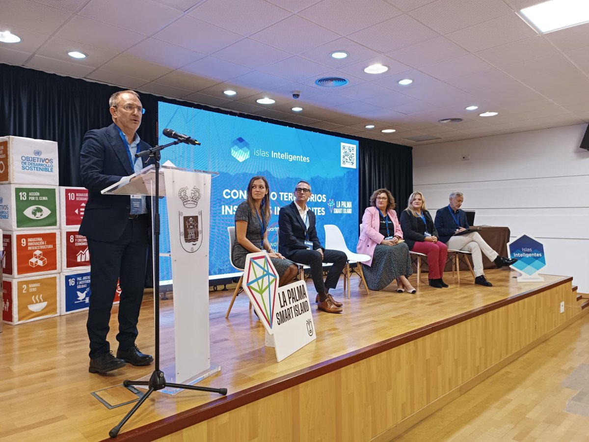 CabLaPalma's tweet photo. 🙌La Palma afronta los retos futuros de la digitalización en el IV Congreso de Territorios Insulares Inteligentes

El presidente Sergio Rodríguez resaltó que  el objetivo es mejorar los servicios y la calidad de vida de las personas

🔗https://t.co/bjI0oWZMz8 https://t.co/a7CJyiN3Zh