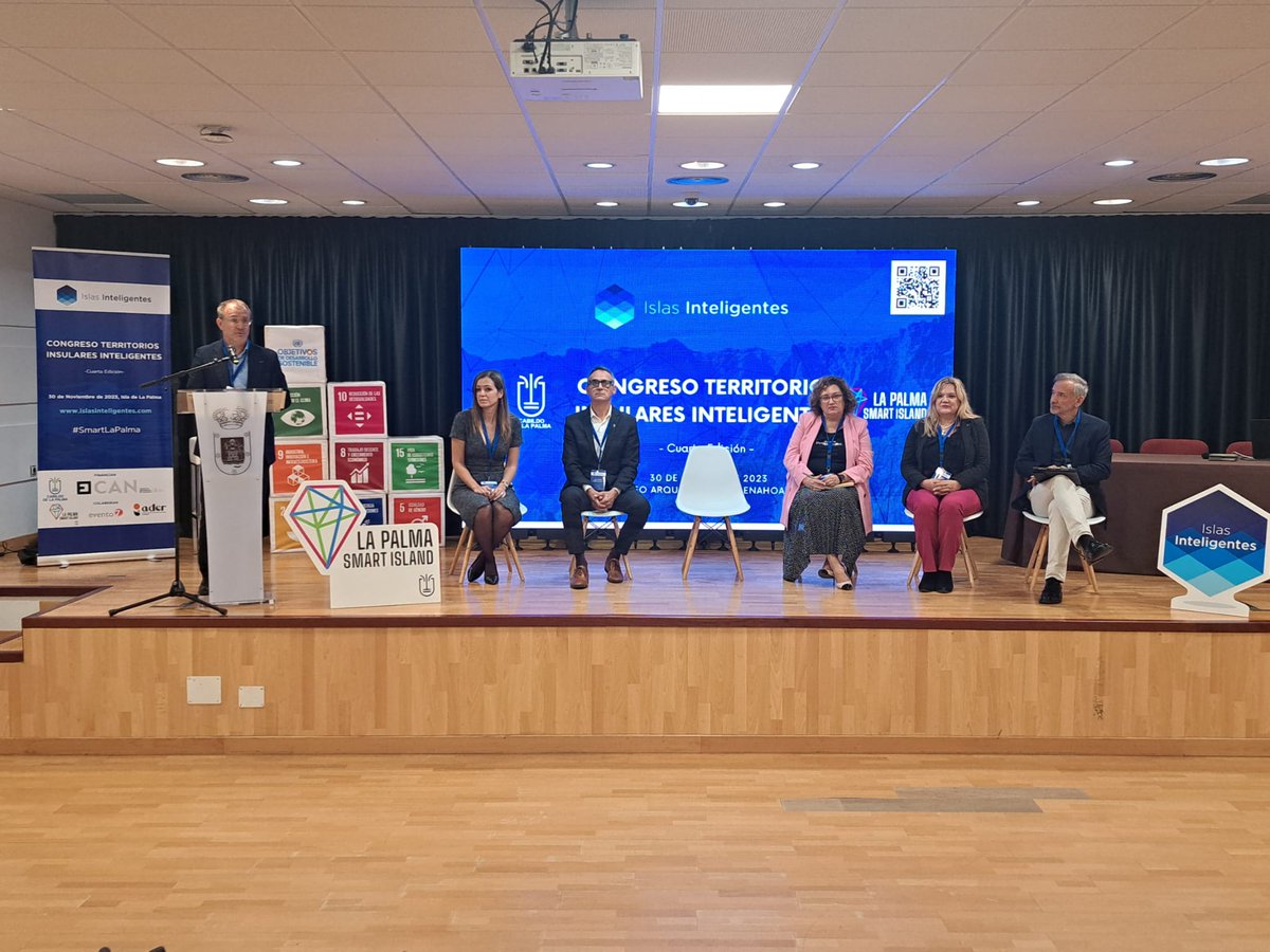 CabLaPalma's tweet photo. 🙌La Palma afronta los retos futuros de la digitalización en el IV Congreso de Territorios Insulares Inteligentes

El presidente Sergio Rodríguez resaltó que  el objetivo es mejorar los servicios y la calidad de vida de las personas

🔗https://t.co/bjI0oWZMz8 https://t.co/a7CJyiN3Zh
