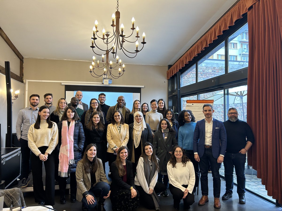 Fondation EY (@fondationey) on Twitter photo Aujourd’hui la Fondation EY célébrait avec un peu de retard le giving tuesday en organisant deux missions de dons en compétences avec <a href="/ProBonoLab/">Pro Bono Lab</a> à destination de <a href="/Blvcitoyenne/">Belleville Citoyenne</a> et <a href="/Food2rue/">H.E. Justin Sun🌞.. (hiring)</a>. Un grand merci aux collaborateurs <a href="/EYFrance/">EY France</a> pour leur engagement. Aujourd’hui la Fondation EY célébrait avec un peu de retard le giving tuesday en organisant deux missions de dons en compétences avec <a href="/ProBonoLab/">Pro Bono Lab</a> à destination de <a href="/Blvcitoyenne/">Belleville Citoyenne</a> et <a href="/Food2rue/">H.E. Justin Sun🌞.. (hiring)</a>. Un grand merci aux collaborateurs <a href="/EYFrance/">EY France</a> pour leur engagement.
