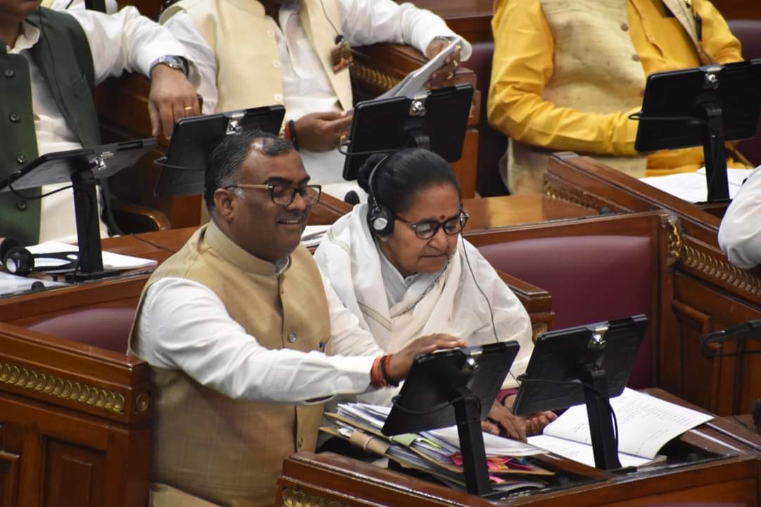उत्तर प्रदेश विधानमंडल के शीतकालीन सत्र के तीसरे दिन की कार्यवाही में शामिल हुई।
 
#विधानसभासत्र
#शीतकालीन
#Gulabdeviup
