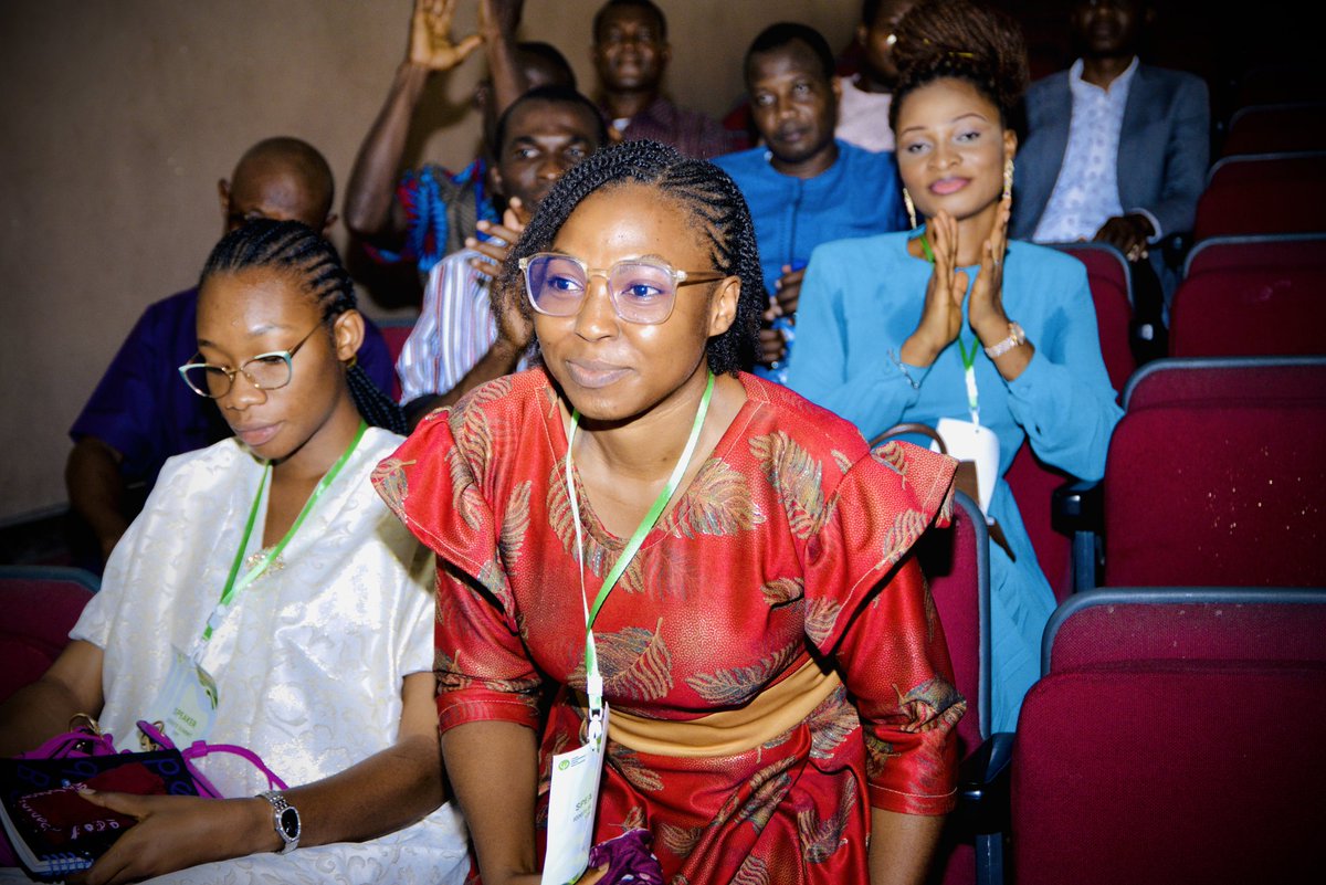 Zoe Sikemi 🤍 tweet media