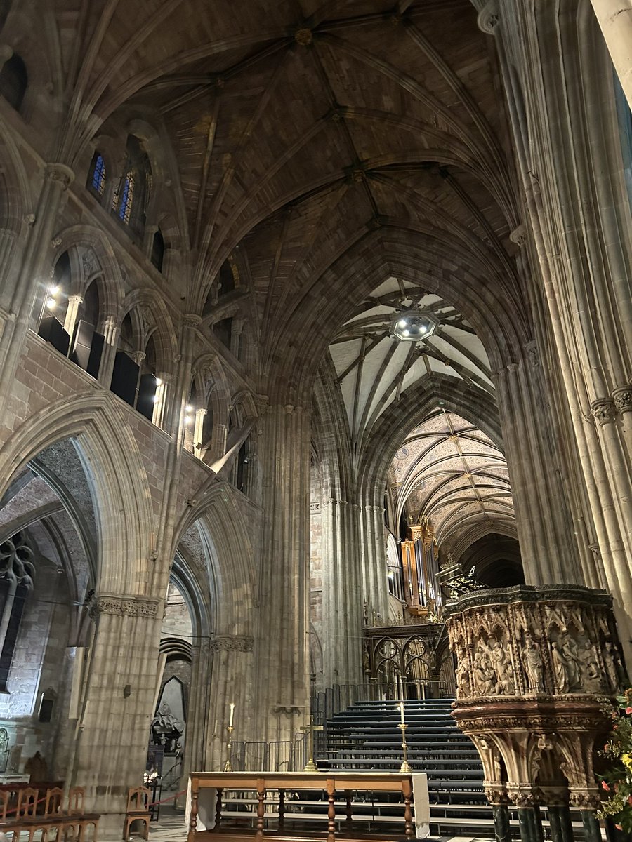 Delighted to attend the community carol service @WorcCathedral for the start of the @worcxmasfayre well done @myworcester for all your hard work to launch the festive season in the city #Worcestershirehour