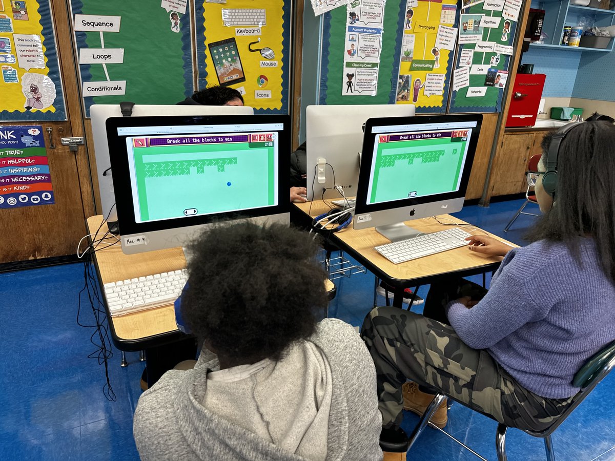_nipz_'s tweet image. 🎮🌟 CSED Week is almost here! ✨ Today, students from 08X100 dived into video game design with the Jerry Lawson editor from Google. 🕹️👾 Unleash your creativity, code your dreams, and let the gaming adventures begin! 🚀👩💻👨💻 #CSEdWeek #CSforALLNYC 🎉📚 doodles.google/doodle/gerald-…