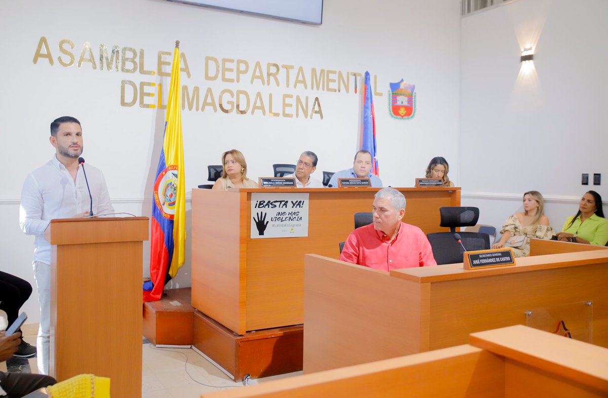 MarioJArizaM's tweet photo. Muy honrado y agradecido con @AsambleaMagdale por este reconocimiento a la labor en el desarollo de la gestión pública del departamento. Seguiremos trabajando incansablemente por los niños, niñas, adolescentes y familias del Magdalena. @ICBFColombia https://t.co/k3lmDSlram