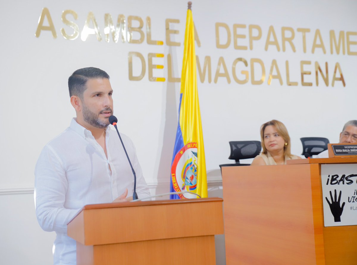 MarioJArizaM's tweet photo. Muy honrado y agradecido con @AsambleaMagdale por este reconocimiento a la labor en el desarollo de la gestión pública del departamento. Seguiremos trabajando incansablemente por los niños, niñas, adolescentes y familias del Magdalena. @ICBFColombia https://t.co/k3lmDSlram