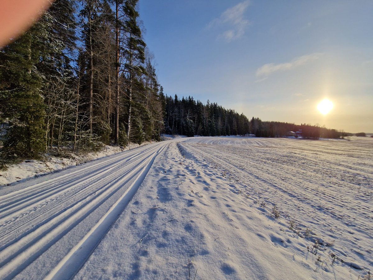 Huomenna saa avata ekan luukun joulukalenterista 🤤
Mutta parasta että saadaan meidän kisan säännöt julki ja ilmoittautumiset auki 🔥
Tolta se reitti näyttää kun aurinko hellii 😎

<a href="/RalliSM/">Ralli SM</a> | <a href="/RiihimakiCity/">Riihimäen kaupunki</a> 
#smautosorsariihimäkiralli