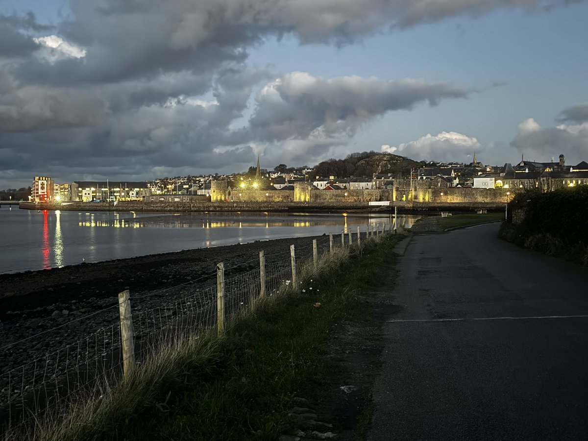 _LadyValentine's tweet photo. Walk to work is kinda neat when you live in a Castle :) https://t.co/IHGe7O19OE