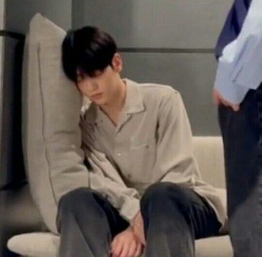 phmynotes's tweet image. só eu que não tenho nenhuma foto de jaleco ou em alguma aula prática no laboratório descendente ??