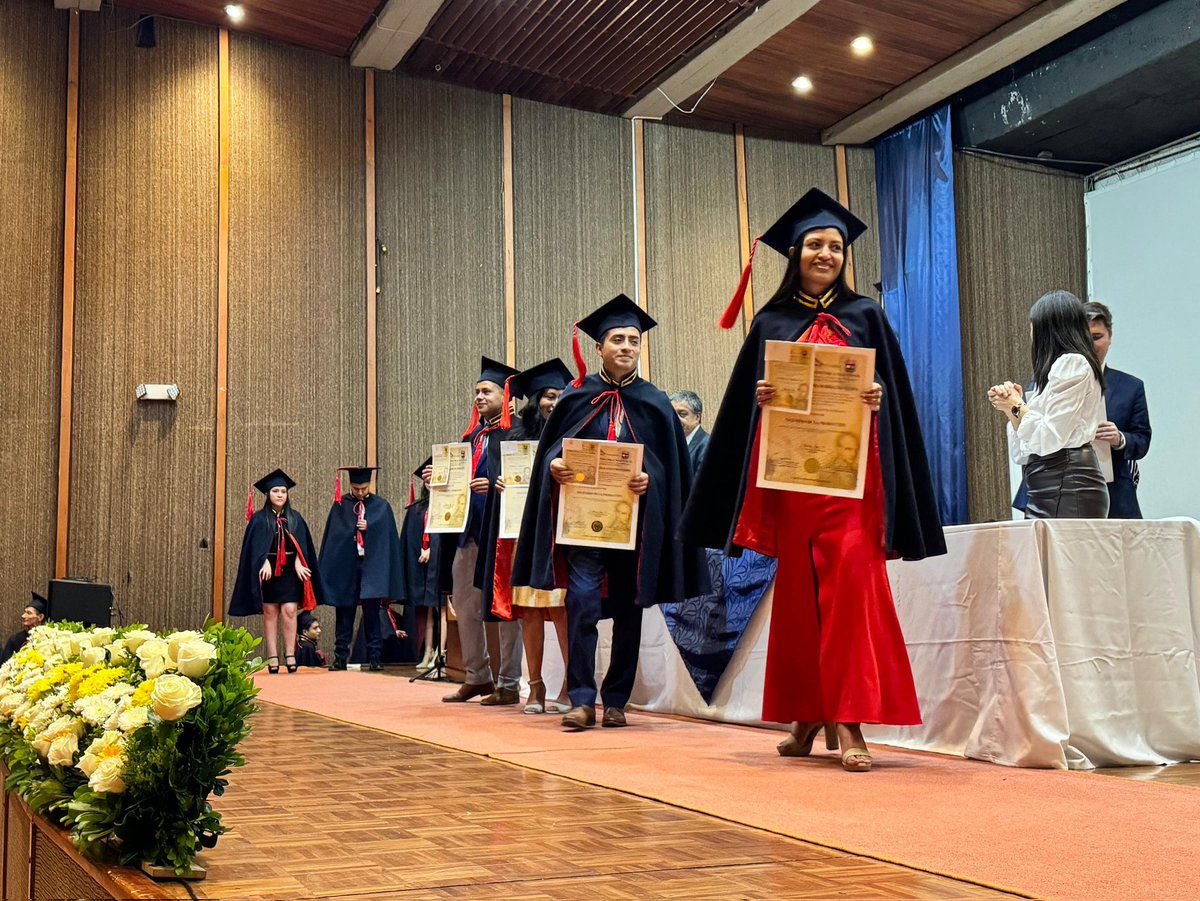 EPNEcuador's tweet photo. @FlorinellaM 🎓#GradosEPN | La #EPN felicita a los 110 nuevos profesionales de ⚡️Ingeniería Eléctrica y Electrónica, y de Ciencias Administrativas👨🏻💻
¡Gracias por llenar nuestro corazón de #OrgulloPolitécnico🦉! https://t.co/soAbKZgw0z
