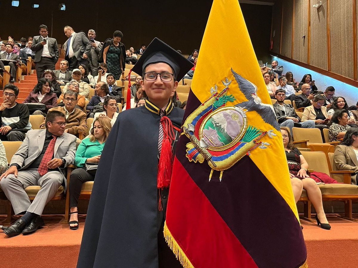 EPNEcuador's tweet photo. @FlorinellaM 🎓#GradosEPN | La #EPN felicita a los 110 nuevos profesionales de ⚡️Ingeniería Eléctrica y Electrónica, y de Ciencias Administrativas👨🏻💻
¡Gracias por llenar nuestro corazón de #OrgulloPolitécnico🦉! https://t.co/soAbKZgw0z