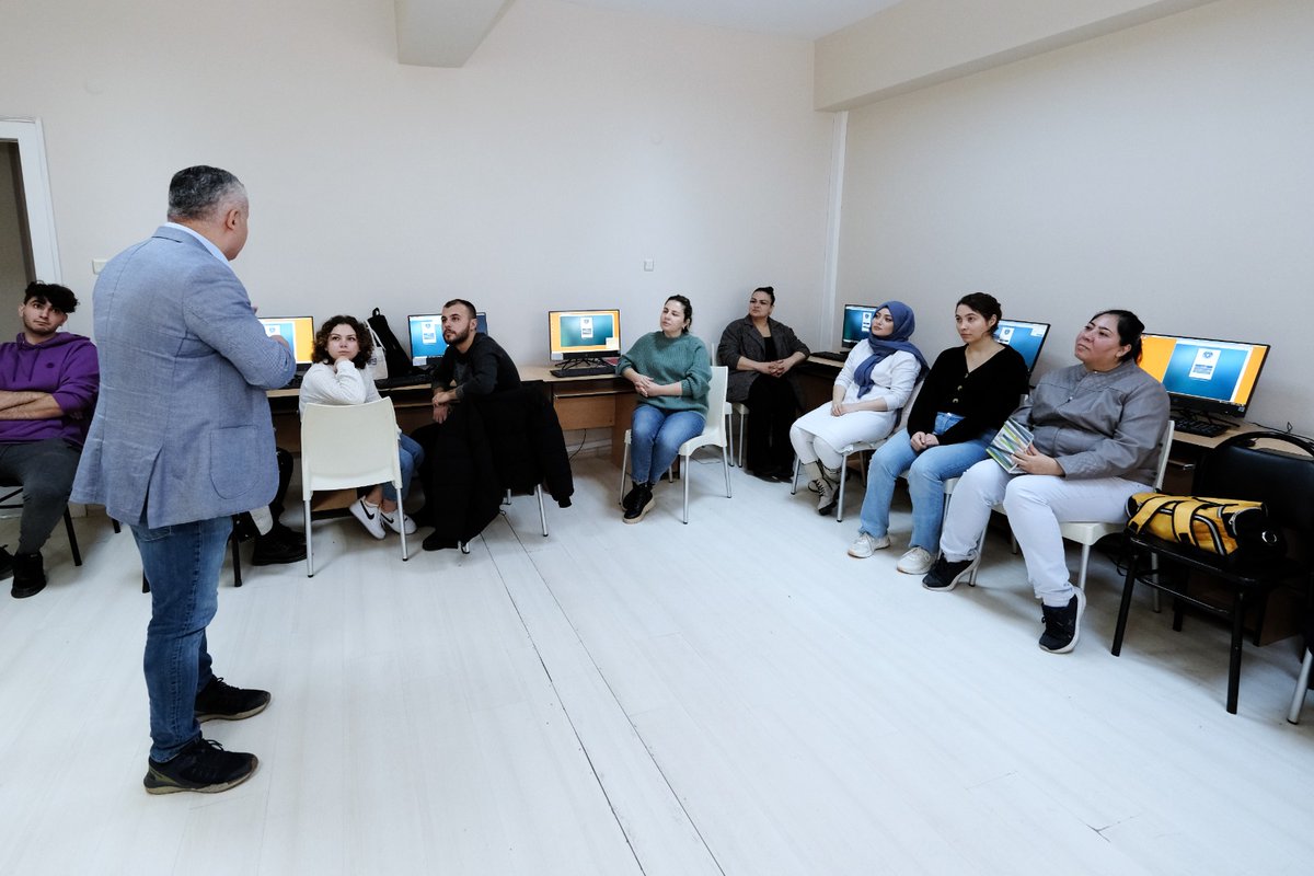 Dernek başkanımız Bugra Artıç ve Eğitim Komitesi üyelerimiz Nazif Gürses, Izzet Battır, Sevilay Sarın, Yılmaz Çavdar Gümtob İstihdam Projesi kapsamında Ön Büro Eğitimine başlayan kursiyerleri ziyaret ederek başarılar dilediler. 
<a href="/bursabusmek/">BUSMEK</a>