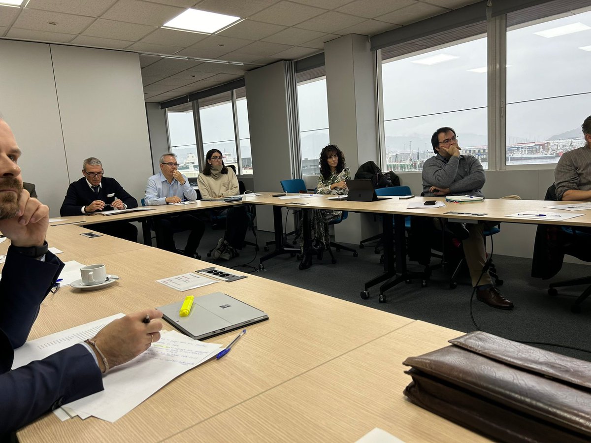 ProyectoGestpar's tweet photo. Hoy nos hemos reunido en el @IIM_CSIC para presentar los equipamientos para inertizar las vísceras de pescado a bordo de los barcos de pesca. https://t.co/7jeauZ8Nir