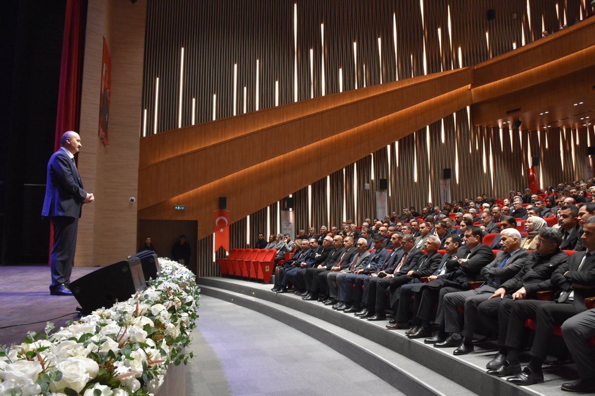 Eğitim-İstihdam İlişkisini Güçlendirme Çalıştayı programı; Bakan Yardımcımız Doç. Dr. Kemal ŞAMLIOĞLU, Valimiz EKREM CANALP, Milletvekilimiz Ferhat NASIROĞLU, Genel Müdürümüz Ali KARAGÖZ’ün katılımlarıyla gerçekleşti.

<a href="/Yusuf__Tekin/">Yusuf Tekin</a> <a href="/kemalsamlioglu/">Kemal ŞAMLIOĞLU</a> <a href="/fnasiroglu/">Ferhat NASIROĞLU</a> <a href="/MahmutKurtaran1/">Mahmut Kurtaran</a>