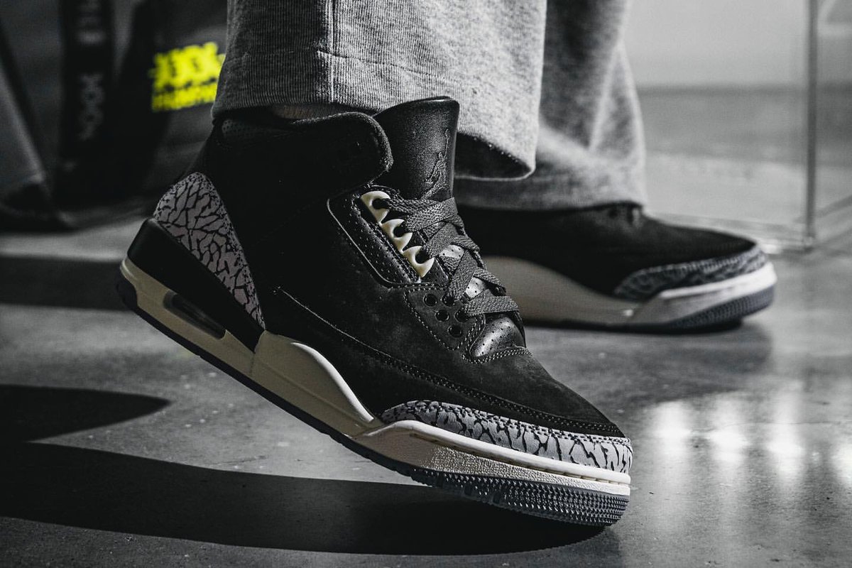 tengusneaker's tweet photo. 【今日から抽選開始】
本日、WMNSモデル「エアジョーダン3 "オフノワール"」の抽選がスタート!素材感が最高な一足で、個人的には昔のatmosコラボAJ3が思い出されます👀
【抽選】atmos 12/1 9:00〜6 8:59
詳細はこちら
https://t.co/eRTOdr24RG
#atmos #nike #airjordan3 #offnoir https://t.co/Z49Nm7zG5R