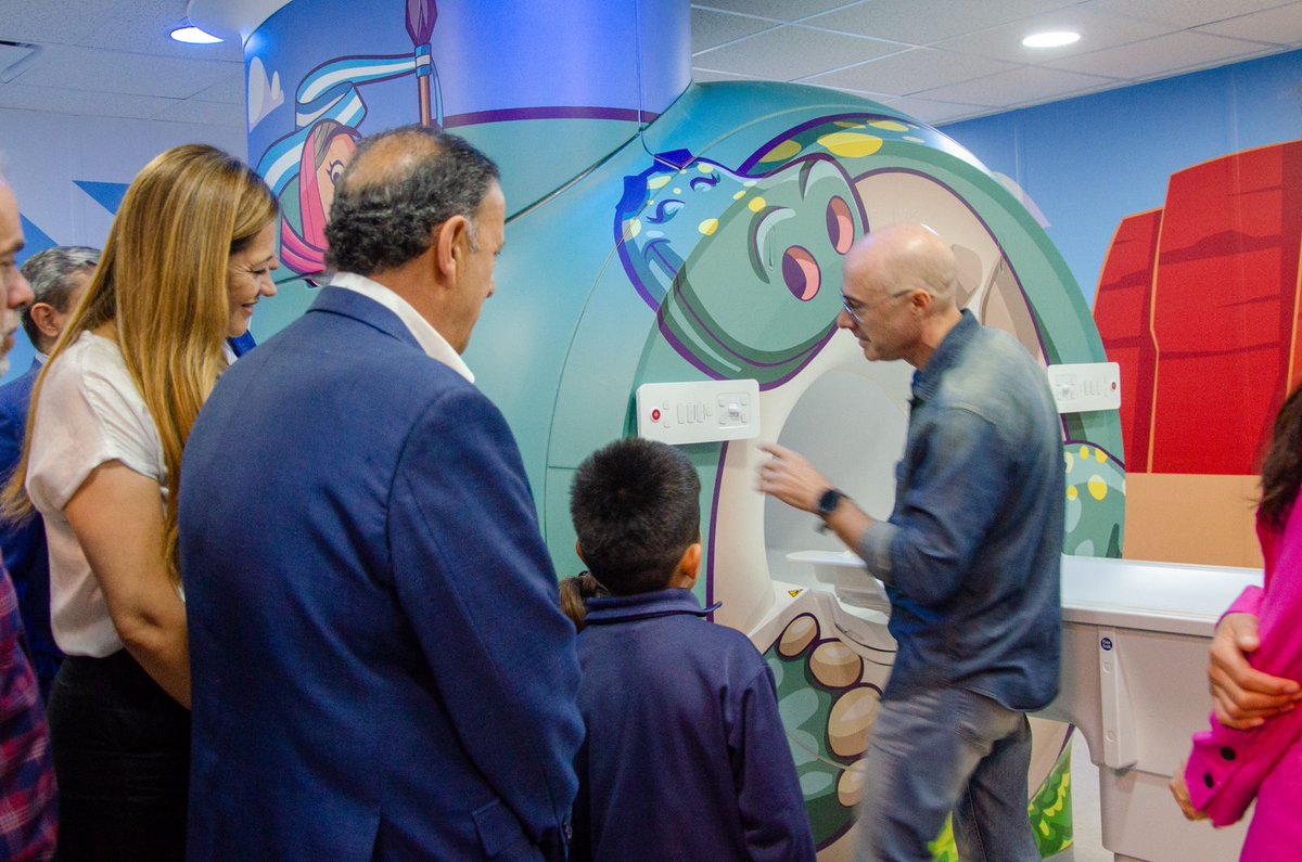 TeresitaMadera's tweet photo. Acompañamos al gobernador @QuintelaRicardo en la puesta en funcionamiento el Resonador del Hospital de la Madre y el Niño.

Una herramienta que se suma a un hermoso entorno amigable para que niñas y niños, tambien embarazadas, puedan realizarse estudios de alta complejidad. https://t.co/c93N5qK7LX