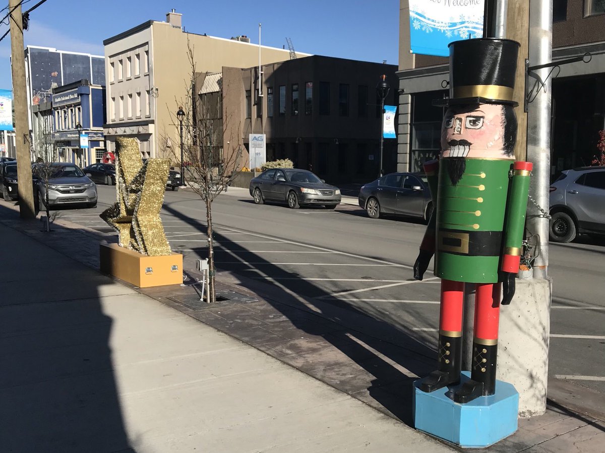 Xmas directions going up in downtown Sydney. Tree is getting there. Check it out in a few days when all lit up. Looking good! @CBRMGov