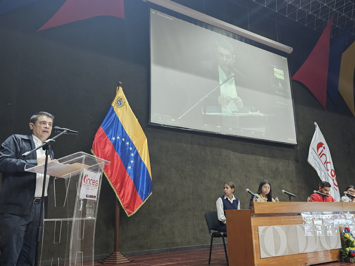 WuikelmanAngelP's tweet photo. Participar en el referéndum consultivo por nuestro Esequibo, representa un profundo ejercicio de espiritualidad y de venezolanidad, al margen de cualquier diferencia ideológica, política y racial
#MisHijosEstánConElEsequibo https://t.co/kTLbUQqoEZ