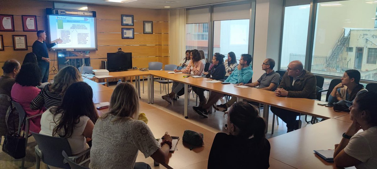escuelapCAN's tweet photo. Mañana de formación en #GAPTFE con asociaciones de pacientes. 

Gracias a: 
AMATE
AECC
FUNDACION DR BARAJAS
ONG BALANCE WORLD
FUNDACION OLIVER MAYOR
PARKINSON TENERIFE
DWON TENERIFE
Fundacion PEQUEÑO VALIENTE
ACUFADE
ASCATEC
ATELSAM

Gracias @DaniPonPe por tu excelente trabajo https://t.co/QluGOdEXi2