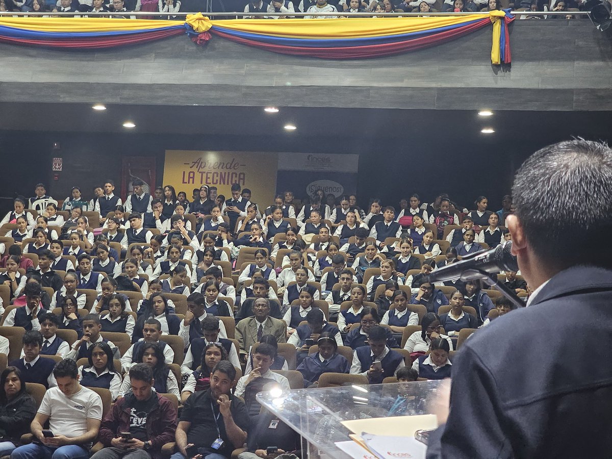 WuikelmanAngelP's tweet photo. Participar en el referéndum consultivo por nuestro Esequibo, representa un profundo ejercicio de espiritualidad y de venezolanidad, al margen de cualquier diferencia ideológica, política y racial
#MisHijosEstánConElEsequibo https://t.co/kTLbUQqoEZ