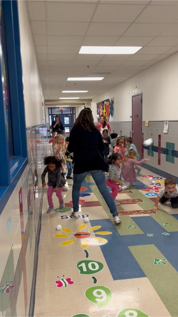 It might be raining outside but it was snowing inside today at GES! Mrs. Couch's PreK class had a snowball fight in the hall because they couldn't go outside for recess. Snow much fun!!!