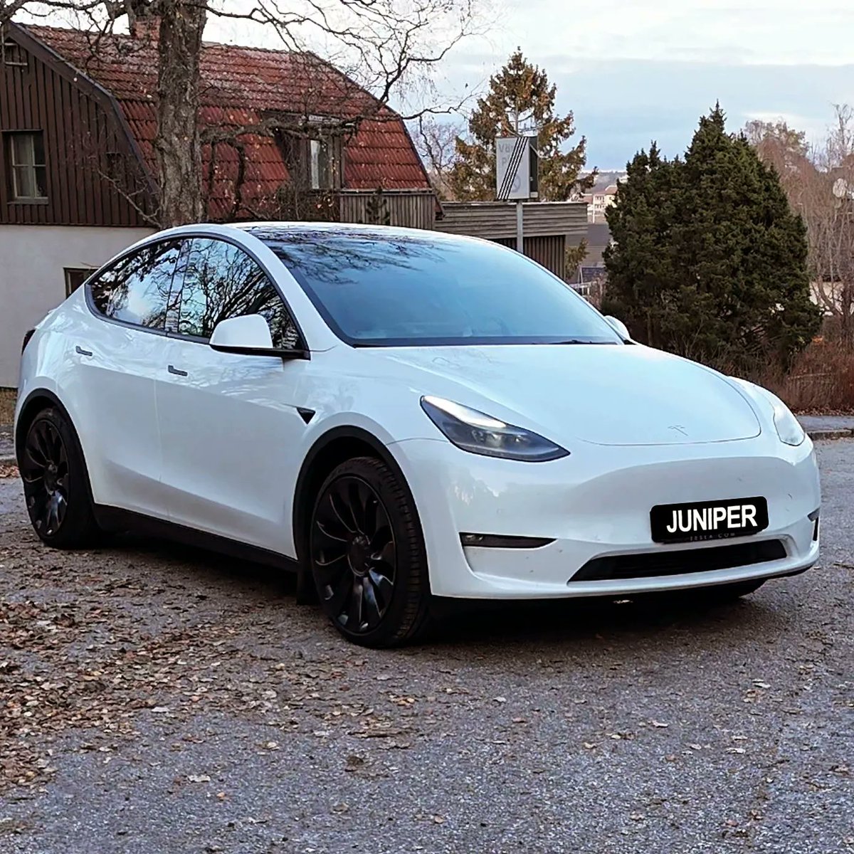 ItsOnlyElectric's tweet photo. Tesla Model Y Juniper Facelift - What do you think? Better or worse ?
#modely #Tesla #TeslaModelY #modelyfacelift https://t.co/dZcdKF7MPg