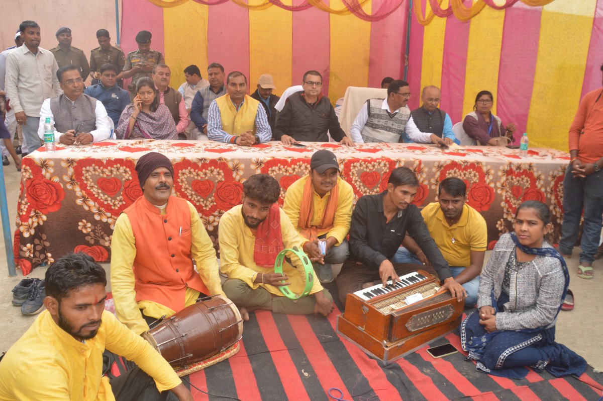 kunalone's tweet photo. Glimpses from Arwal District, Bihar on the #ViksitBharatSankalpYatra. The journey started today and covered two villages, bringing flagship rural development programs directly to the people, ensuring every eligible beneficiary is enrolled. https://t.co/sIQ6kxt0yx