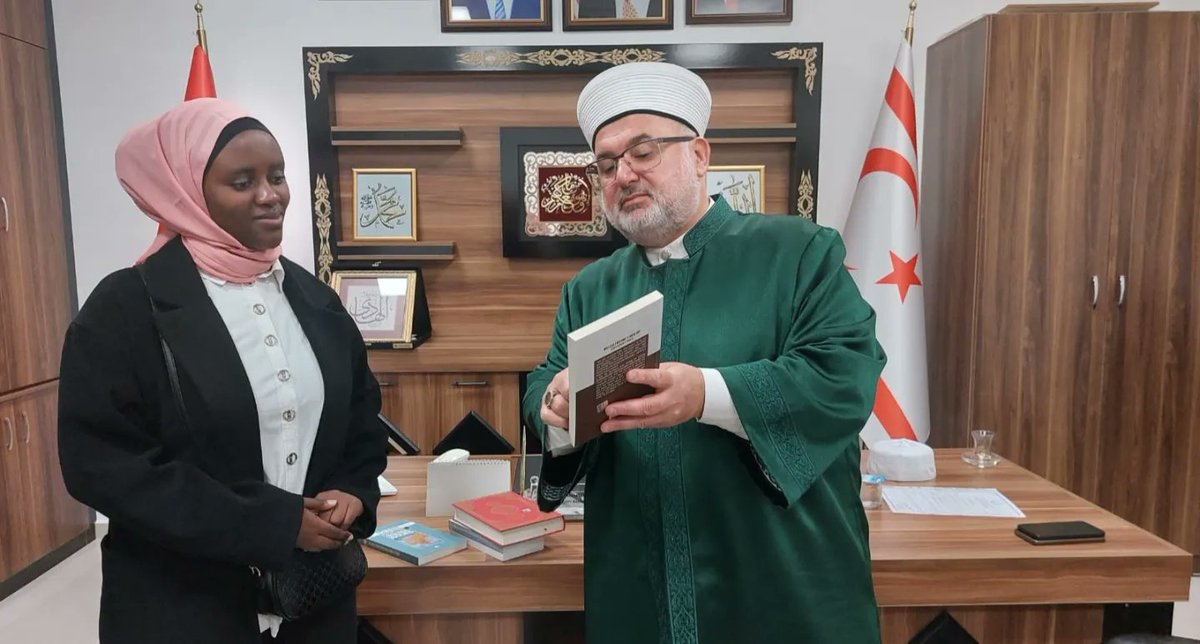 kktcdinisleri's tweet photo. RUANDALI EMMA MÜSLÜMAN OLDU
Ruanda Vatandaşı Emma Dıvıne KWITONDA KKTC Din İşleri Başkanlığı'nda Gerçekleştirilen İhtida Töreninde Müslüman Oldu.
Haber detay:
https://t.co/4ixFDip2Hx
#ihtida #kıbrıs #kibrismuftulugu #kktc #ruanda #Islam https://t.co/Ara65kQ10o
