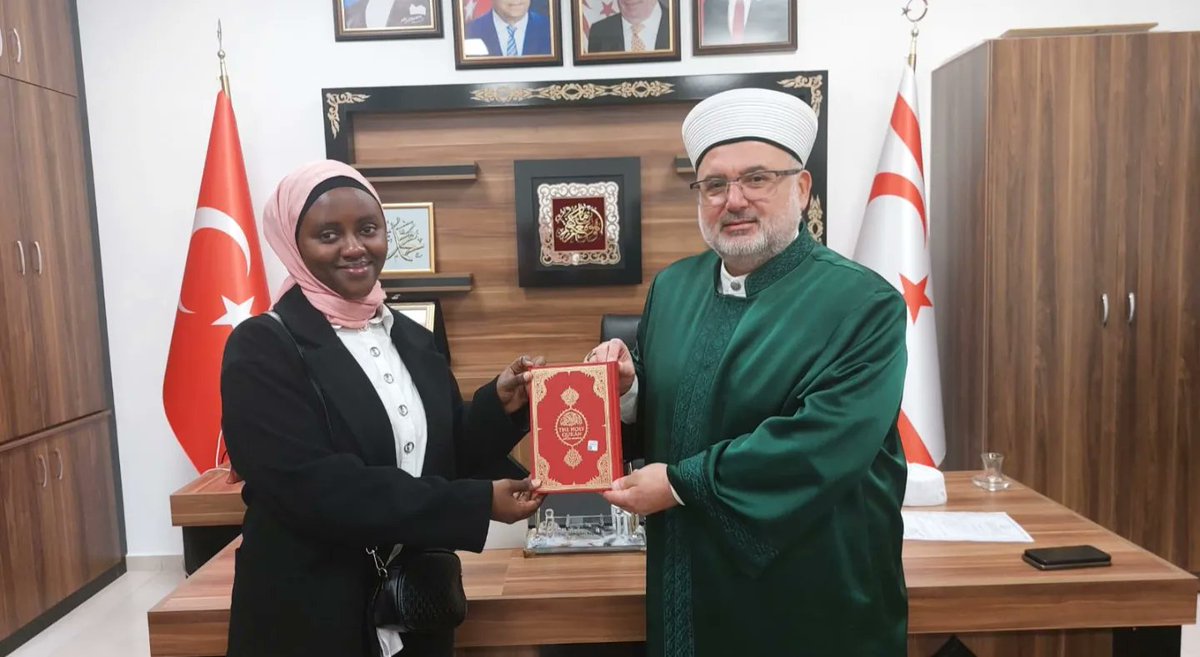 kktcdinisleri's tweet photo. RUANDALI EMMA MÜSLÜMAN OLDU
Ruanda Vatandaşı Emma Dıvıne KWITONDA KKTC Din İşleri Başkanlığı'nda Gerçekleştirilen İhtida Töreninde Müslüman Oldu.
Haber detay:
https://t.co/4ixFDip2Hx
#ihtida #kıbrıs #kibrismuftulugu #kktc #ruanda #Islam https://t.co/Ara65kQ10o
