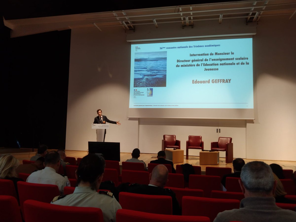 Ar11Ihedn's tweet photo. Journée des #TrinomesAcademiques à Paris. L'AR11 était représentée lors des travaux par Anne-Brigitte Caseau. Elle a reçu au nom de notre AR le Prix Spécial "#ClassesDefense" de l'@UNION_IHEDN Louis Quinio. https://t.co/h0KjxWs2UH