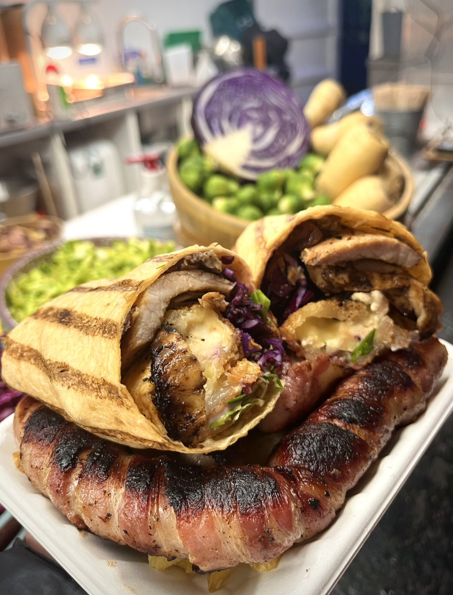 bluecollarfood's tweet photo. Blue Collar OGs and all round good guys @FinkStreetFood begin their festive residency at Blue Collar Corner tonight 🙌 They’ve gone BIG with this one: pigs in blankets, deep fried brie, rosemary &amp; thyme turkey &amp; more - their Xmas menu is available exclusively here until 17th Dec https://t.co/okqTUl4PiD