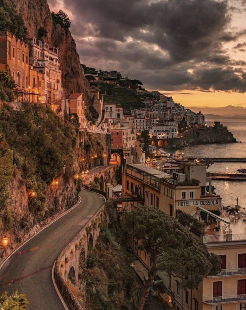 W0rld2026's tweet photo. Sunset in Amalfi Coast, Italy https://t.co/InemCtBDi3
