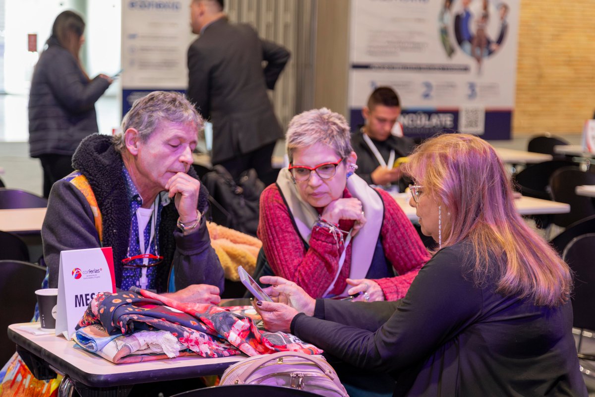 econexia's tweet photo. 📅Hoy en jueves de #tbt recordamos nuestra Rueda de Negocios Presencial Multisectorial de #Econexia, un espacio en donde más de 200 emprendedores y empresarios se reunieron frente a frente para generar oportunidades de negocio en el Gran Salón de @CorferiasBogota. https://t.co/slSUurxpvs