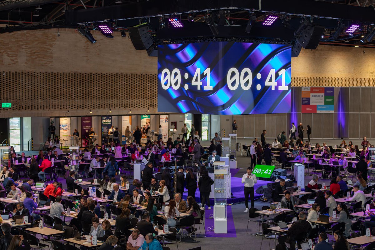 econexia's tweet photo. 📅Hoy en jueves de #tbt recordamos nuestra Rueda de Negocios Presencial Multisectorial de #Econexia, un espacio en donde más de 200 emprendedores y empresarios se reunieron frente a frente para generar oportunidades de negocio en el Gran Salón de @CorferiasBogota. https://t.co/slSUurxpvs