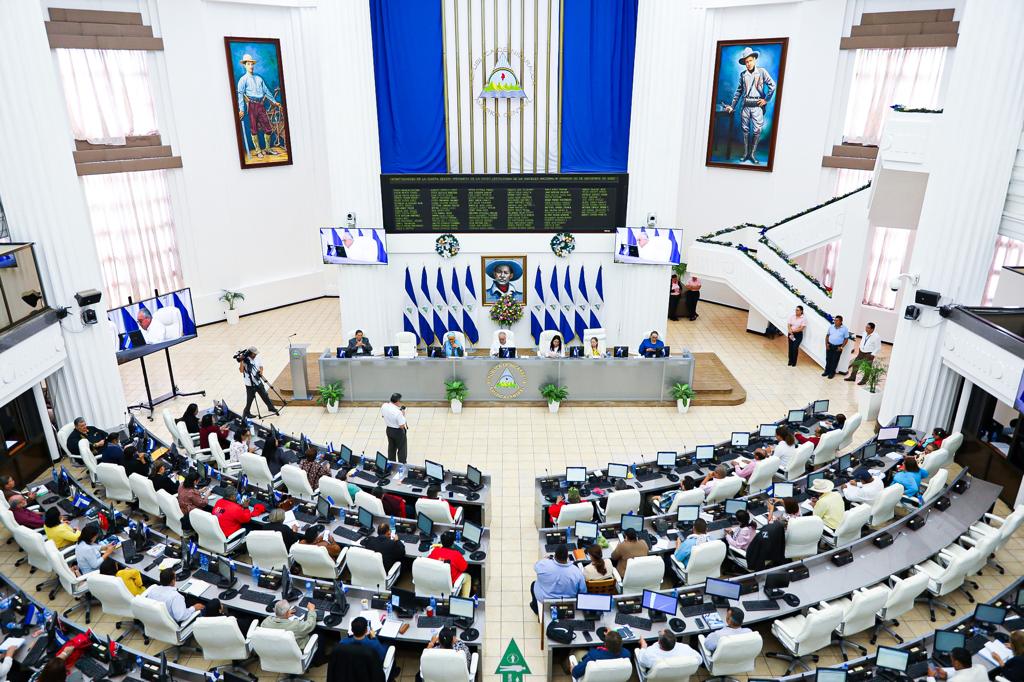 AsambleaNi's tweet photo. Presentan la Iniciativa de Ley de Reforma y Adicción a la Ley  N° 89, Ley de Autonomía de las Instituciones de Educación Superior y de Reformas a la Ley N° 582, Ley General de Educación https://t.co/hX0HoIE6Lf