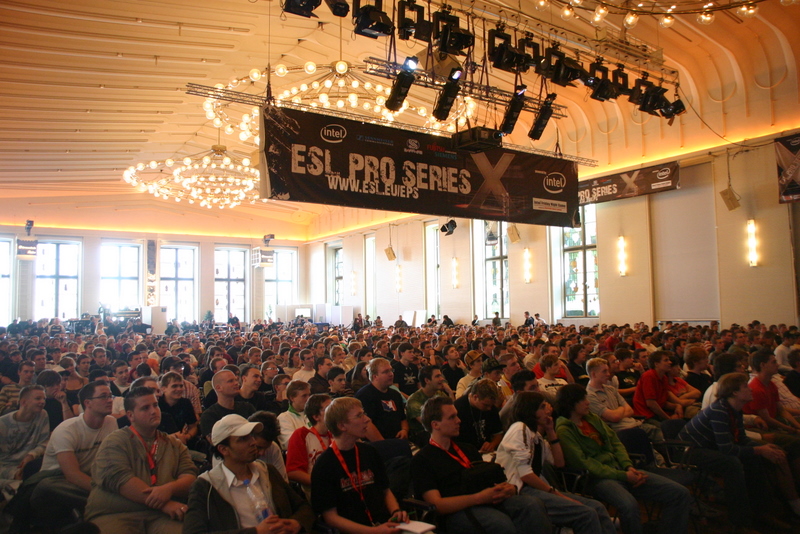 ESL's tweet photo. This #ThrowbackThursday takes us back to the 10th seasons finals of #ESLMeisterschaft predecessor ESL Pro Series in Cologne in 2007.

In the Gürzenich, visitors could book seats in the otherwise closed off "Gaming Rooms" and support the teams on the spot for the first time 😎 https://t.co/IItP4n4OyE