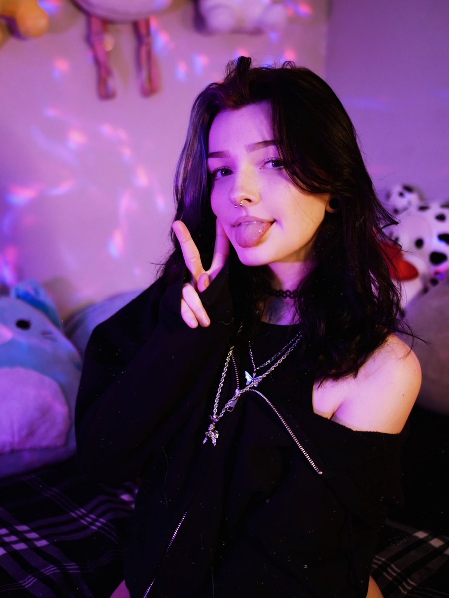 nekobeanie's tweet photo. good morning twitter💜

#egirl #egirls #alternativefashion #alternative #model #altgirl #emo #emogirl #fashion #piercings #piercedgirls #stretchedears https://t.co/D7e68bTuub