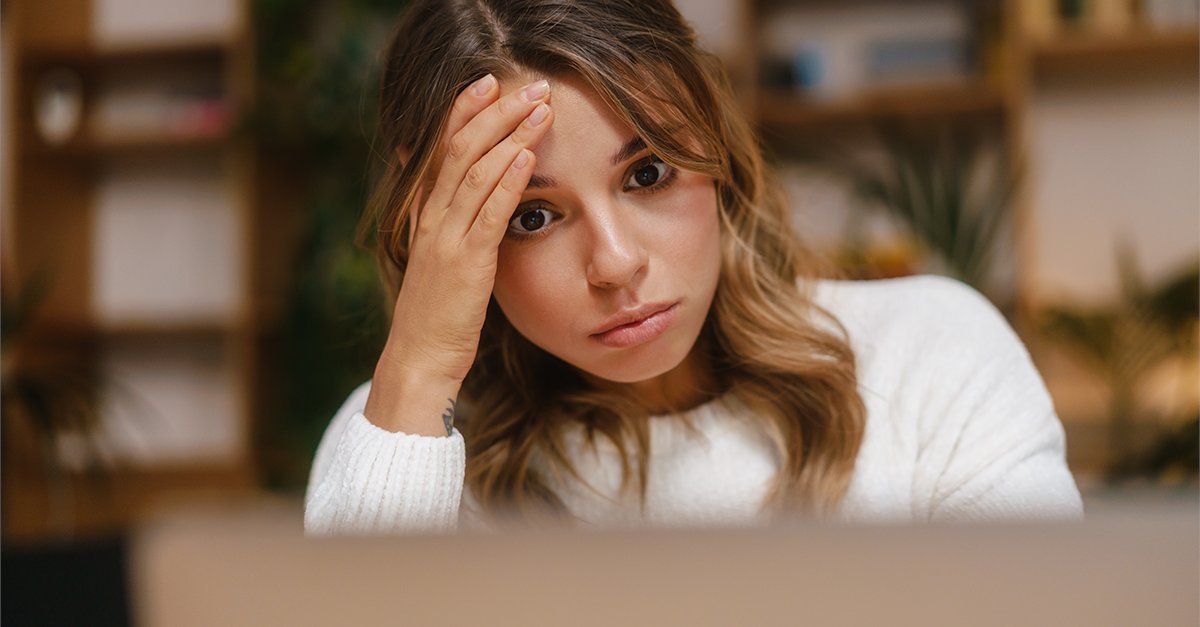 🚨 Guard against influencer scams! 🚨 9 red flags unveiled to keep your collaborations scam-free. Read more: ow.ly/8stm50QcHXj 
#InfluencerScams #SafetyFirst 🕵️‍♂️💻